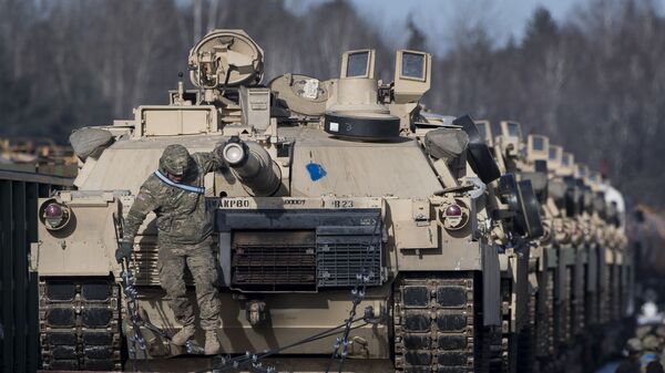 Američki tenkovi Abrams na železničkoj stanici Gajžunaj u Litvaniji - Sputnik Srbija
