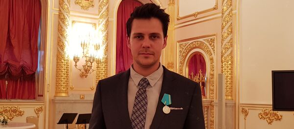 Miloš Biković sa Medaljom Puškina - Sputnik Srbija