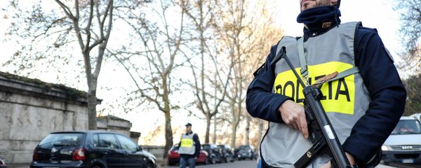 Италијански полицајац  - Sputnik Србија