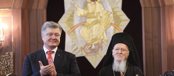 Председник Украјине Петро Порошенко и васељенски патријарх Вартоломеј Председник Украјине Петро Порошенко и васељенски патријарх Вартоломеј - Sputnik Србија