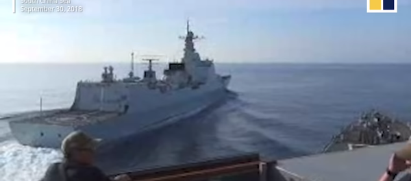 Umalo katastrofa: Američki i kineski brodovi se opasno približili (video) Umalo katastrofa: Američki i kineski brodovi se opasno približili (video) - Sputnik Srbija