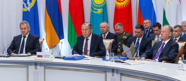 Министар одбране Русије Сергеј Шојгу, министар спољних послова Сергеј Лавров и секретар Савета безбедности Русије Николај Патрушев на заједничкој седници Савета министара спољних послова, Савета министара одбране и Комитета секретара сабета безбедности ОДКБ-а и Астани - Sputnik Србија