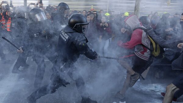 Sukob policije i demonstranata u Barseloni - Sputnik Srbija