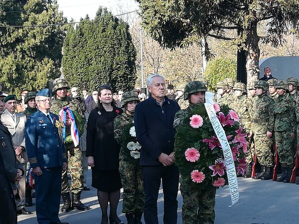 Rusija nije mogla da ne pomogne bratskoj Srbiji (video) Rusija nije mogla da ne pomogne bratskoj Srbiji (video) - Sputnik Srbija