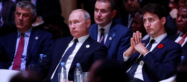 Hašim Tači i Vladimir Putin na Mirovnom forumu u Parizu - Sputnik Srbija