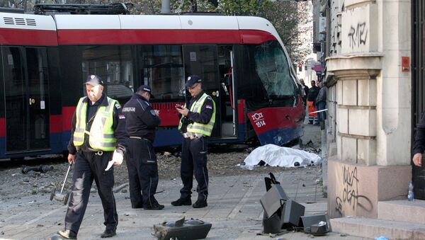Jedna osoba je poginula, a šestoro je povređeno u nesreći koja se dogodila na uglu Resavske i Krunske ulice kada je tramvaj iskočio iz šina. - Sputnik Srbija