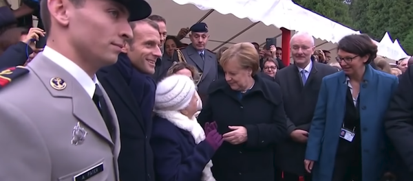 Francuskinja Merkelovoj: Vi ste madam Makron? Francuskinja Merkelovoj: Vi ste madam Makron? - Sputnik Srbija