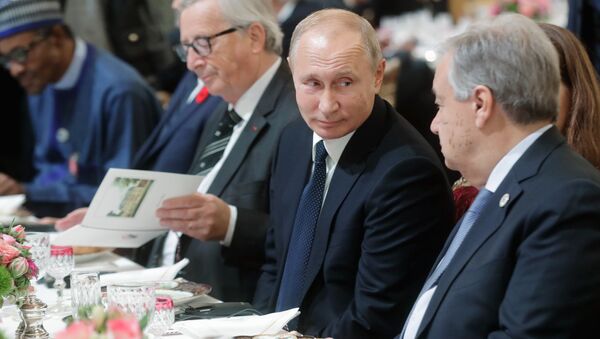 Vladimir Putin na radnom ručku u Parizu - Sputnik Srbija