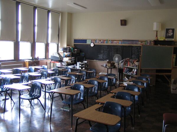 Настава преко телевизије: Познато кад „звони” и какав је распоред часова - Sputnik Србија