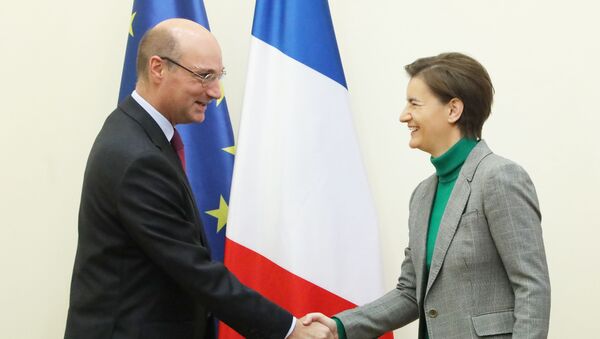 Premijerka Ana Brnabić sastala se sa ambasadorom Francuske Frederikom Mondolonijem - Sputnik Srbija
