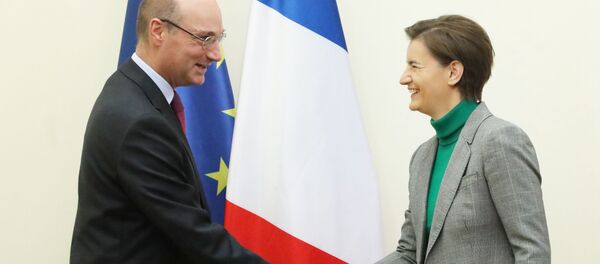 Премијерка Ана Брнабић састала се са амбасадором Француске Фредериком Мондолонијем Премијерка Ана Брнабић састала се са амбасадором Француске Фредериком Мондолонијем - Sputnik Србија