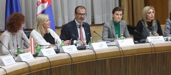Ana Brnabić na sastanku sa šefom Delegacije EU Semom Fabricijem i ambasadorima zemalja EU Ana Brnabić na sastanku sa šefom Delegacije EU Semom Fabricijem i ambasadorima zemalja EU - Sputnik Srbija