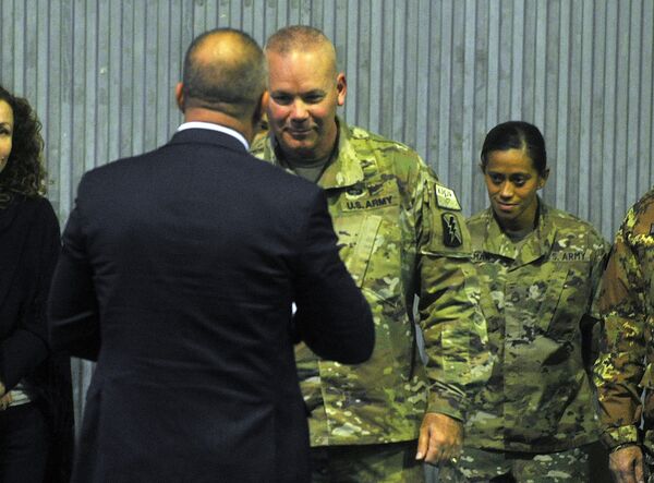 Ник Дучић и Рамуш Харадинај на церемонији примопредаје дужности у Бондстилу - Sputnik Србија