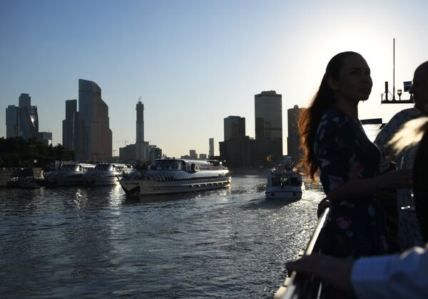 Ширина реке омогућује и густ бродски саобраћај. - Sputnik Србија