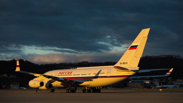 Авион Ил-96 на међународном аеродрому у Сочију - Sputnik Србија