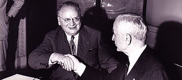 Максим Литвинов и  Кордел Хал - Sputnik Србија