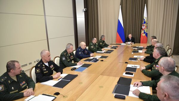 Predsednik Rusije Vladimir Putin na sastanku sa rukovodstvom Ministarstva odbrane Rusije - Sputnik Srbija