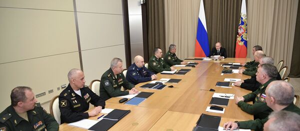 Predsednik Rusije Vladimir Putin na sastanku sa rukovodstvom Ministarstva odbrane Rusije Predsednik Rusije Vladimir Putin na sastanku sa rukovodstvom Ministarstva odbrane Rusije - Sputnik Srbija