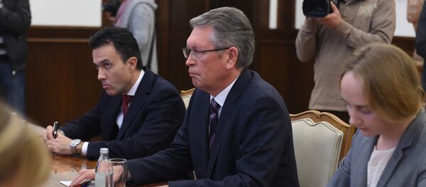 Александар Чепурин на састанку са Александром Вучићем и Аном Брнабић у Председништву Србије Александар Чепурин на састанку са Александром Вучићем и Аном Брнабић у Председништву Србије - Sputnik Србија