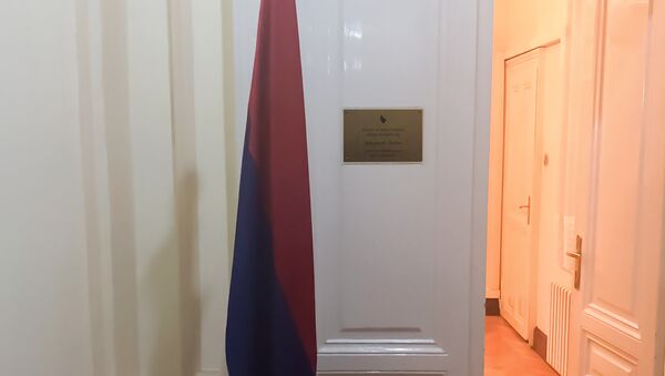 Zastava RS ispred kabineta Milorada Dodika u Predsedništvu BiH u Sarajevu - Sputnik Srbija