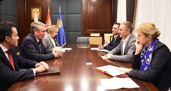 Амбасадор Русије у Београду Александар Чепурин и министар унутрашњих послова Небојша Стефановић - Sputnik Србија