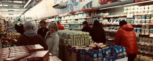 Роба широке потрошње из Србије се и даље налази у продаји на КиМ - Sputnik Србија