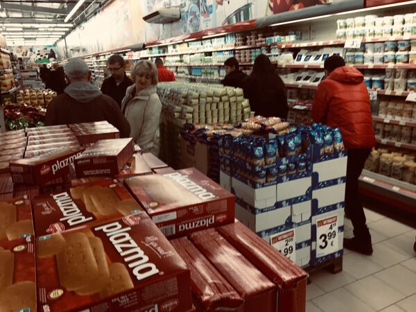 Roba široke potrošnje iz Srbije se i dalje nalazi u prodaji na KiM Roba široke potrošnje iz Srbije se i dalje nalazi u prodaji na KiM - Sputnik Srbija