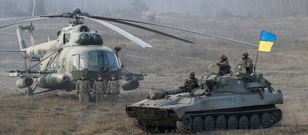 Pripadnici ukrajinske vojske na vojnim vežbama u Žitomiru u Ukrajini - Sputnik Srbija