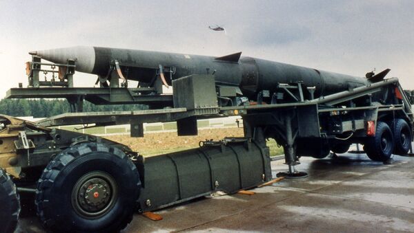 Američka balistička raketa srednjeg dometa Peršing 2 u američkoj bazi u Nemačkoj 1987. - Sputnik Srbija
