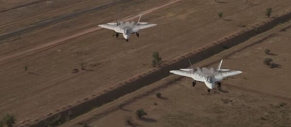 Заједничко слетање два ловца пете генерације Су-57 - Sputnik Србија