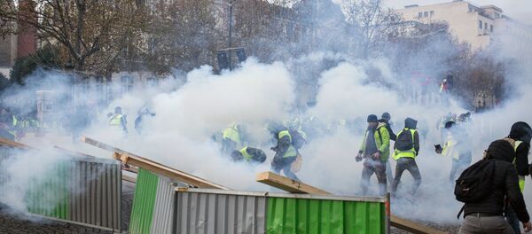 Протести против повећања цена горива у Паризу - Sputnik Србија