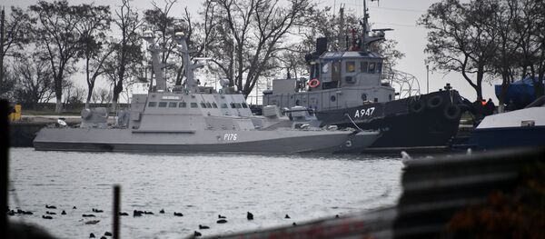 Мали оклопни артиљеријски бродови Никопољ и Бердјанск и тегљач Јани Капу украјинске ратне морнарице у луци Керч - Sputnik Србија