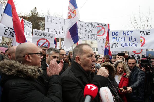 Direktor bolnice u Kosovskoj Mitrovici Milan Ivanović na protestu Srba Direktor bolnice u Kosovskoj Mitrovici Milan Ivanović na protestu Srba - Sputnik Srbija