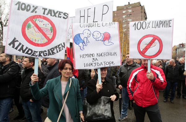 Protest Srba u Mitrovici: Nemamo kiseonik za inkubatore! Protest Srba u Mitrovici: Nemamo kiseonik za inkubatore! - Sputnik Srbija