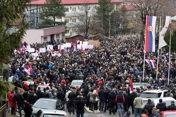 Prištini „udarilo sunce u glavu“: Udaraju na srpsko naselje u kome još nema Srba Prištini „udarilo sunce u glavu“: Udaraju na srpsko naselje u kome još nema Srba - Sputnik Srbija