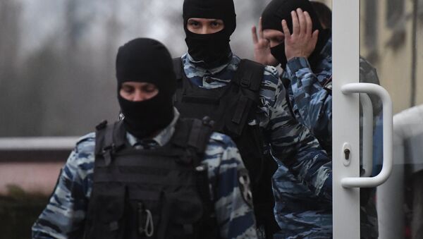 Ruska policija ispred suda u Simferopolju - Sputnik Srbija