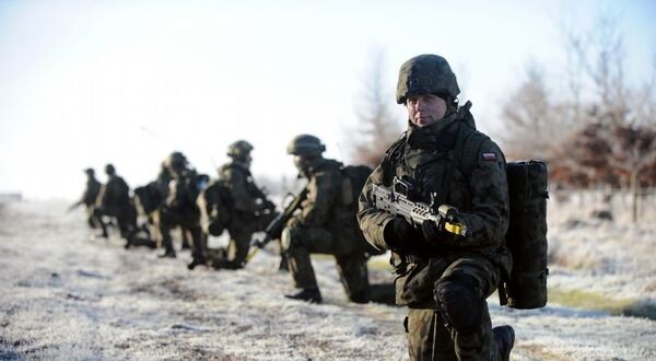 Пољски војници на војним вежбама Пољски војници на војним вежбама - Sputnik Србија