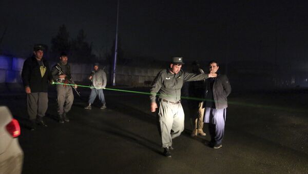 Snage bezbednosti blokiraju put na mestu bombaškog napada u Kabulu - Sputnik Srbija