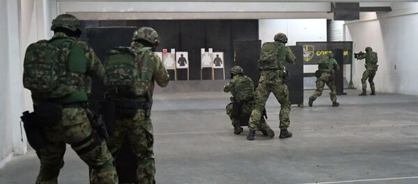 Припаници специјалне бригаде демонстрирају своје умеће. Припаници специјалне бригаде демонстрирају своје умеће. - Sputnik Србија