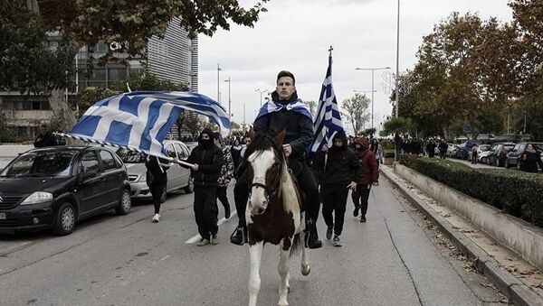 Konjanik na demonstracijama u Grčkoj - Sputnik Srbija