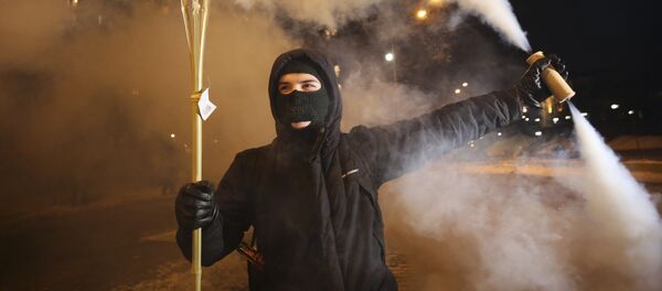 Demonstrant u Kijevu na obeležavanju godišnjice Evromajdana Demonstrant u Kijevu na obeležavanju godišnjice Evromajdana - Sputnik Srbija