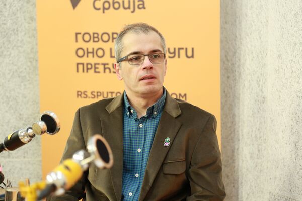 Власт у Црној Гори после короне губи разум: Претвара се у војну хунту против народа /видео/ Власт у Црној Гори после короне губи разум: Претвара се у војну хунту против народа /видео/ - Sputnik Србија