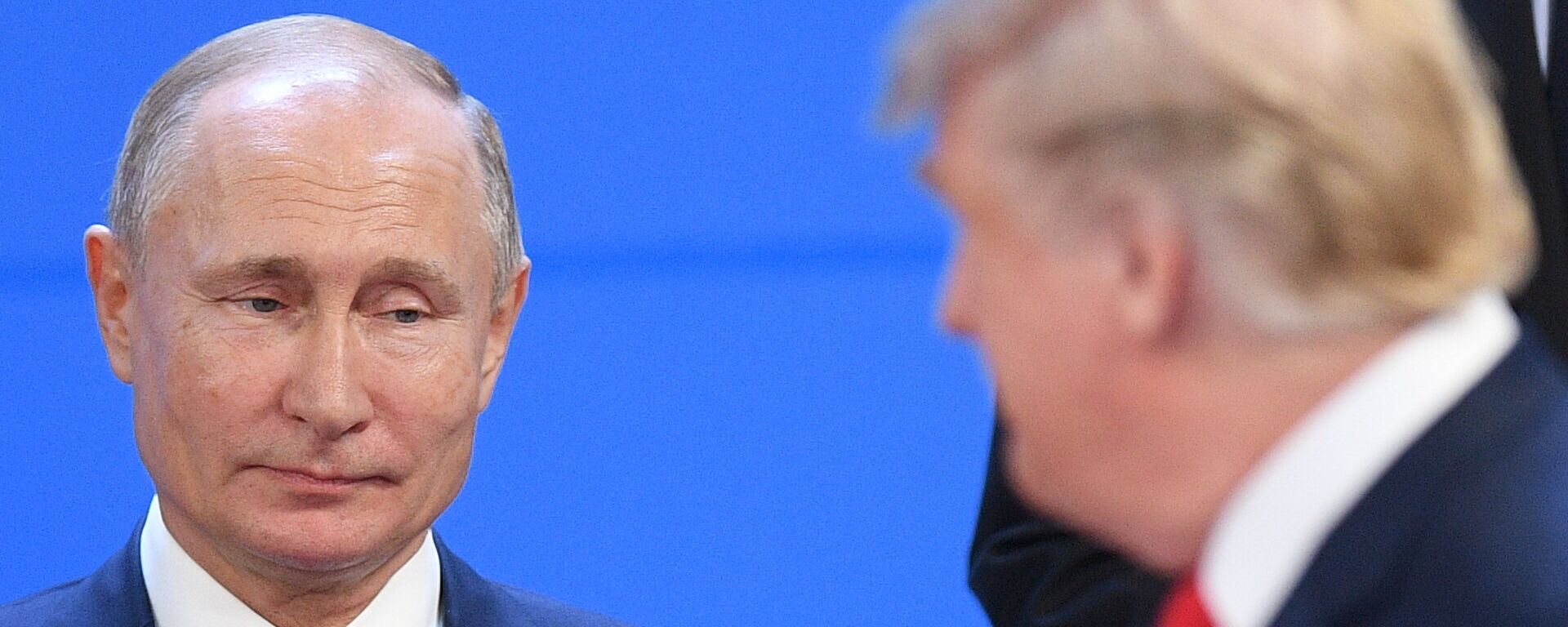 Predsednik Rusije Vladimir Putin i predsednik SAD Donald Tramp na samitu G20 u Argentini - Sputnik Srbija, 1920, 06.10.2021