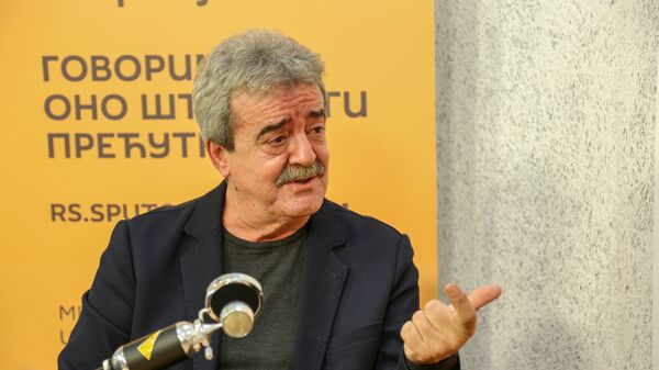 Momir Bulatović: Teško je ostvariti saradnju i izmaknuti se od dolara, kada je svaki kompjuter svake banke kalibriran na dolar  - Sputnik Srbija