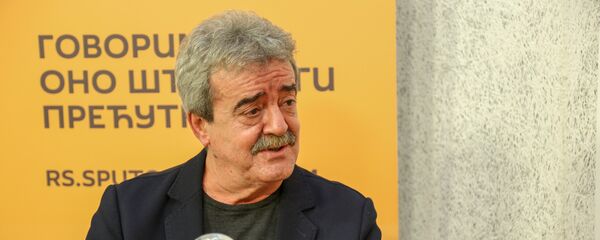 Момир Булатовић: Тешко је остварити сарадњу и измакнути се од долара, када је сваки компјутер сваке банке калибриран на долар - Sputnik Србија