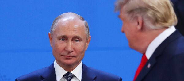 Vladimir Putin i Donald Tramp na samitu G20 u Argentini - Sputnik Srbija