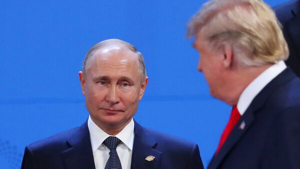 Vladimir Putin i Donald Tramp na samitu G20 u Argentini - Sputnik Srbija