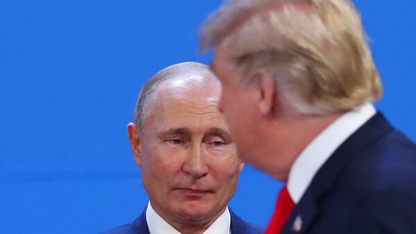 Vladimir Putin i Donald Tramp na samitu G20 u Argentini - Sputnik Srbija