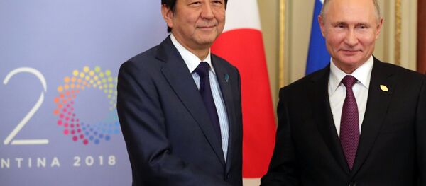 Председник Русије Владимир Путин и премијер Јапана Шинзо Абе Председник Русије Владимир Путин и премијер Јапана Шинзо Абе - Sputnik Србија