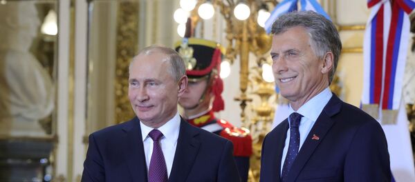 Predsednik Rusije Vladimir Putin i predsednik Argentine Maurisio Makri na sastanku u okviru Samita G20 u Buenos Ajresu Predsednik Rusije Vladimir Putin i predsednik Argentine Maurisio Makri na sastanku u okviru Samita G20 u Buenos Ajresu - Sputnik Srbija